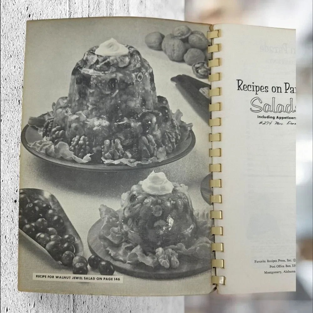 Recipes on Parade Salads Military Officers Wives Cookbook‎ Vitg Multi Good 2000